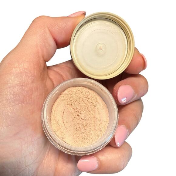 Clinique Blended Face Powder Transparency 2 Travel Mini Size .15oz - Picture 2 of 4